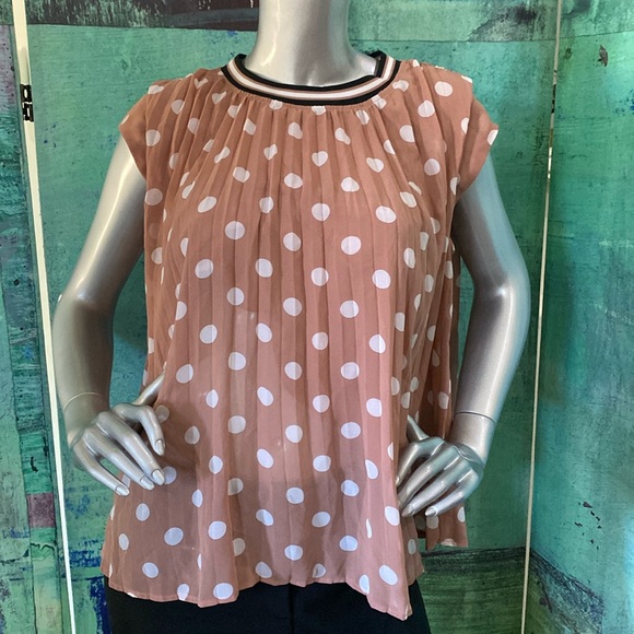 DR2 Polka Dot Blouse - Picture 2 of 9